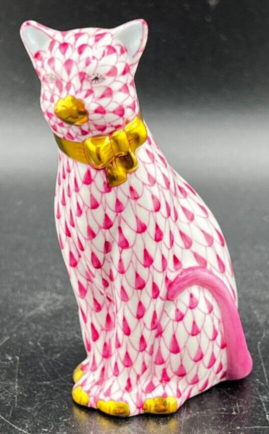 HEREND RASPERRY FISHNET CAT WITH GOLD BOW FIGURINE